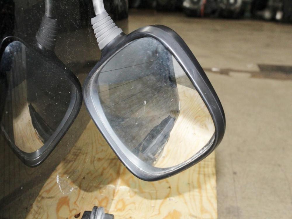 JDM 97-01 Honda CR-V RD1 OEM Rear Glass Liftgate with Back Up Mirror: Image 12
