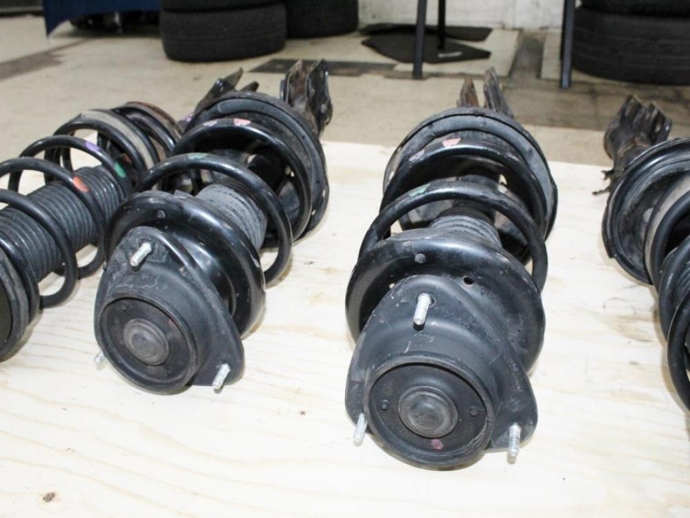 03-08 JDM Subaru Forester STI SG9 OEM KYB Struts Shocks Suspensions 5×100 Set: Image 10